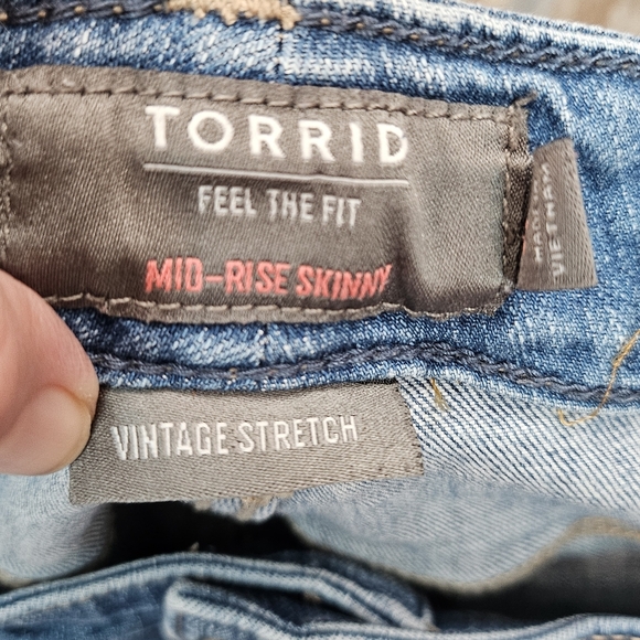 Torrid Distressed Jeans - 16 R - Mid Rise Skinny - Picture 4 of 6